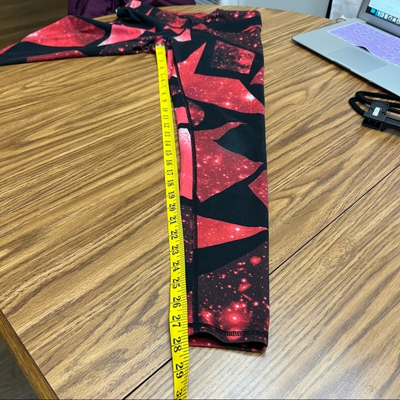 NEW alo Yoga Airbrush Legging in Volcano Space - Picture 11 of 12